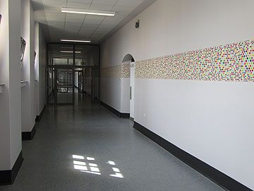 Flur des alten Gebäudeteils nach der Sanierung
